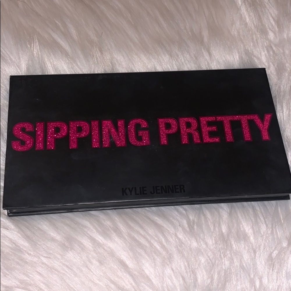 Kylie cosmetics sippin’ pretty palette
